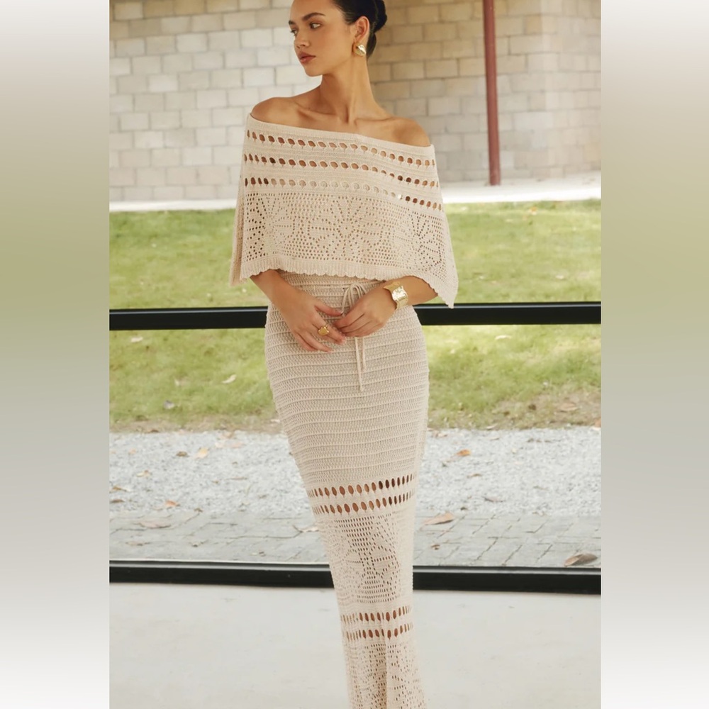 Commense Hollow Out Off-Shoulder Maxi Dress with a Shawl - Size XS